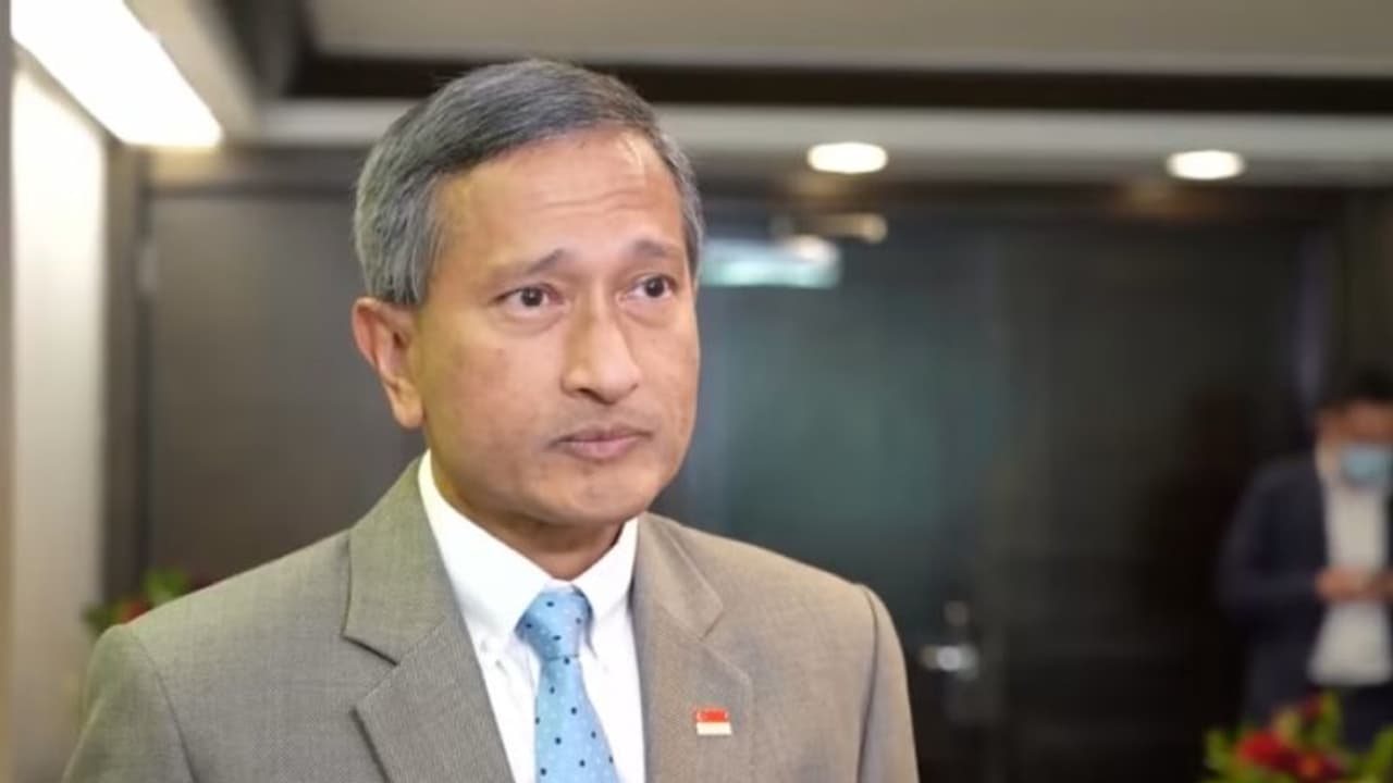 இஸ்ரேல் ஹமாஸ் போர்.. இன்னும் 40 சிங்கப்பூரர்கள் வெளியேறவில்லை கோரிக்கை வைக்கும் அமைச்சர் பாலகிருஷ்ணன்! இஸ்ரேல் ஹமாஸ் போர்.. இன்னும் 40 சிங்கப்பூரர்கள் வெளியேறவில்லை கோரிக்கை வைக்கும் அமைச்சர் பாலகிருஷ்ணன்!