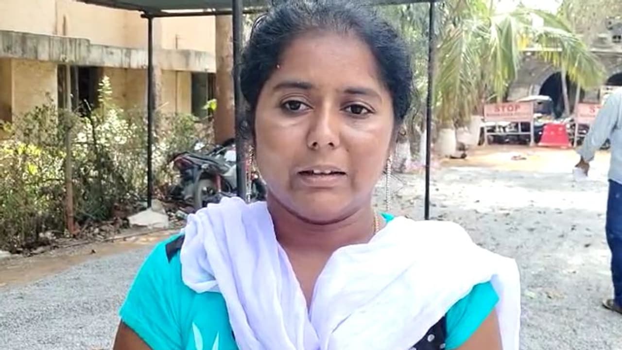 వాలంటీర్ పై వైసిపి ఎంపిటిసి అత్యాచారయత్నం... బాధితురాలి ఆవేదన ఇదీ : నారా లోకేష్ (వీడియో)