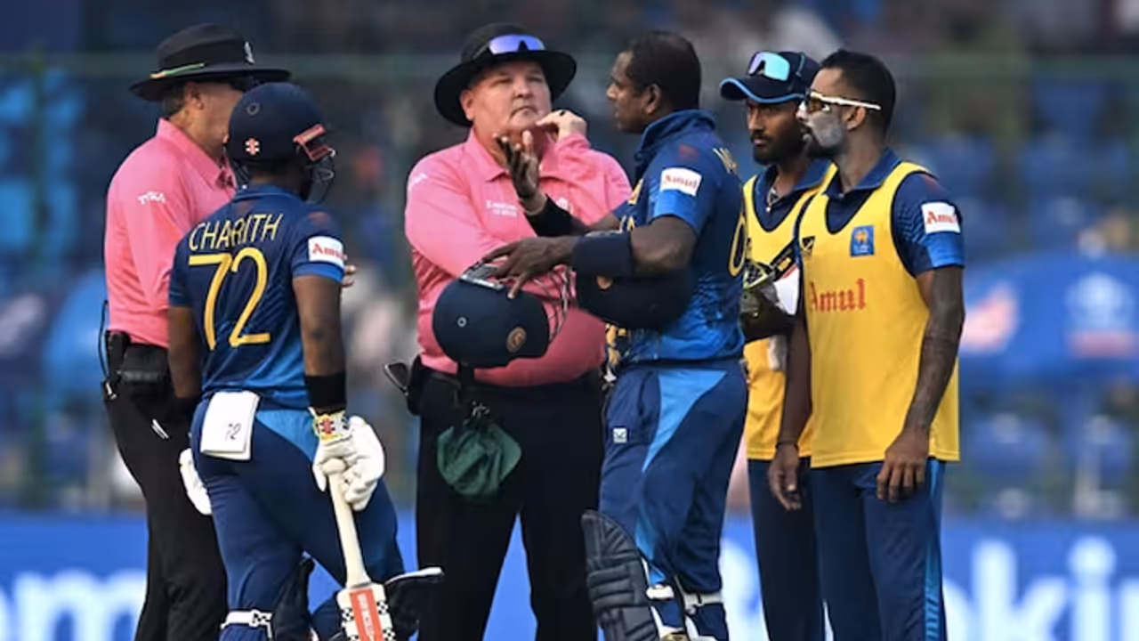 Sri Lanka vs Bangladesh: நான் 2 நிமிடத்திற்குள் வந்துவிட்டேன் – வீடியோ ஆதாரத்தை பதிவிட்ட ஏஞ்சலோ மேத்யூஸ்! Sri Lanka vs Bangladesh: நான் 2 நிமிடத்திற்குள் வந்துவிட்டேன் – வீடியோ ஆதாரத்தை பதிவிட்ட ஏஞ்சலோ மேத்யூஸ்!