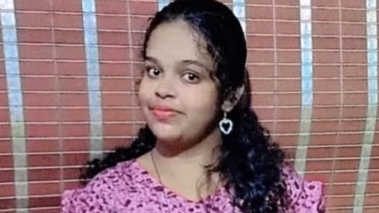 പാലക്കാട്ടെ സ്കൂളിൽ നിന്നും പഠന യാത്ര, മൈസൂർ കൊട്ടാരം കണ്ടിറങ്ങവെ ഹൃദയാഘാതം; പത്താം ക്ലാസുകാരി മരിച്ചു