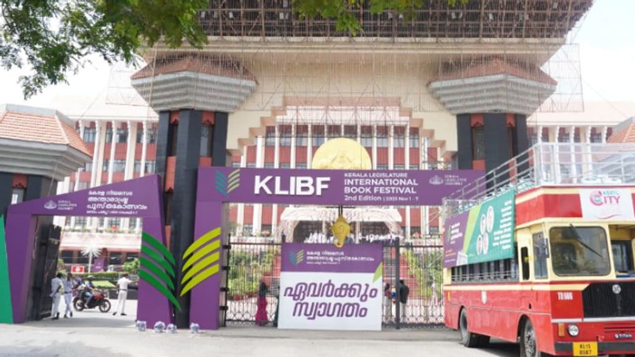 'കിട്ടാനുള്ളത് ലക്ഷങ്ങൾ'; എംഎൽഎമാരുടെ ആസ്തി വികസന ഫണ്ട് വഴി പുസ്ക വിൽപ്പന നടത്തിയ പ്രസാധകർ പ്രതിസന്ധിയിൽ