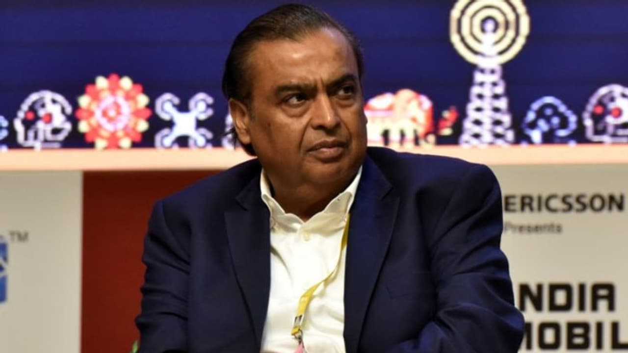 ഇതുവരെ കണ്ടിട്ടില്ലാത്ത വമ്പന് ഡീലില് ഒപ്പിട്ട് അംബാനിയുടെ റിലയന്സ്: ഇന്ത്യന് വിനോദ ലോകം തലകീഴ് മറിയും.! ഇതുവരെ കണ്ടിട്ടില്ലാത്ത വമ്പന് ഡീലില് ഒപ്പിട്ട് അംബാനിയുടെ റിലയന്സ്: ഇന്ത്യന് വിനോദ ലോകം തലകീഴ് മറിയും.!