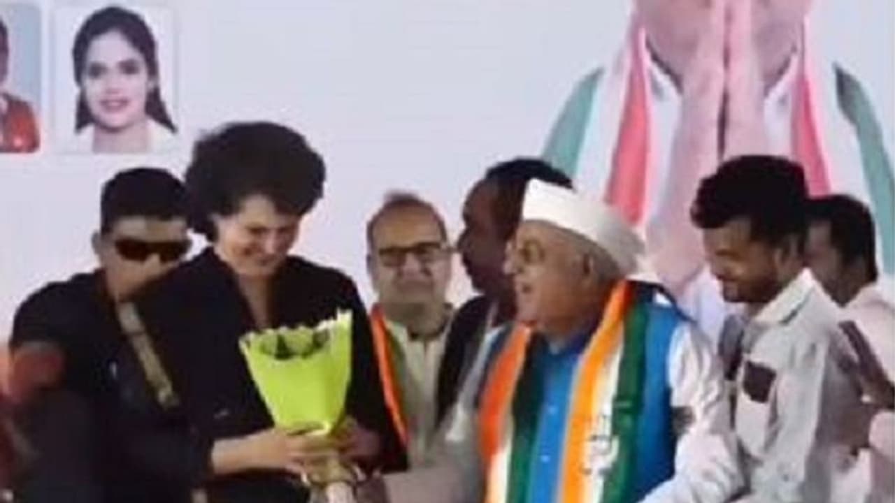 ಪ್ರಿಯಾಂಕಾ ಗಾಂಧಿಗೆ ಕೊಟ್ಟ ಬೊಕ್ಕೆಯಲ್ಲಿ ಹೂವೇ ನಾಪತ್ತೆ: ಇಲ್ಲೂ ಕಾಂಗ್ರೆಸ್‌ ಹಗರಣವೆಂದು ಕಾಲೆಳೆದ ಬಿಜೆಪಿ!