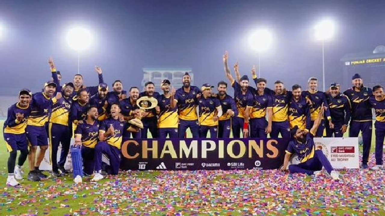 ಸಯ್ಯದ್ ಮುಷ್ತಾಕ್ ಅಲಿ ಟ್ರೋಫಿ: ಪಂಜಾಬ್ ಮುಡಿಗೆ ಚೊಚ್ಚಲ ಟಿ20 ಟ್ರೋಫಿ ಸಯ್ಯದ್ ಮುಷ್ತಾಕ್ ಅಲಿ ಟ್ರೋಫಿ: ಪಂಜಾಬ್ ಮುಡಿಗೆ ಚೊಚ್ಚಲ ಟಿ20 ಟ್ರೋಫಿ