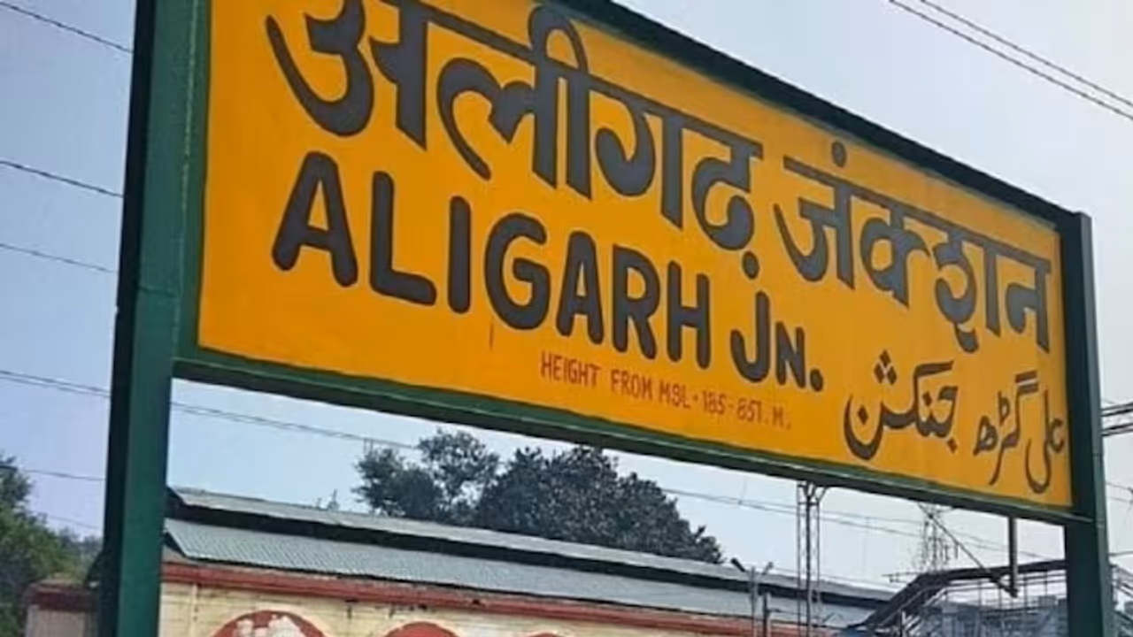 Lok Sabha Elections 2024: Here's why Aligarh candidate wore 'garland of slippers' while campaigning Lok Sabha Elections 2024: Here's why Aligarh candidate wore 'garland of slippers' while campaigning