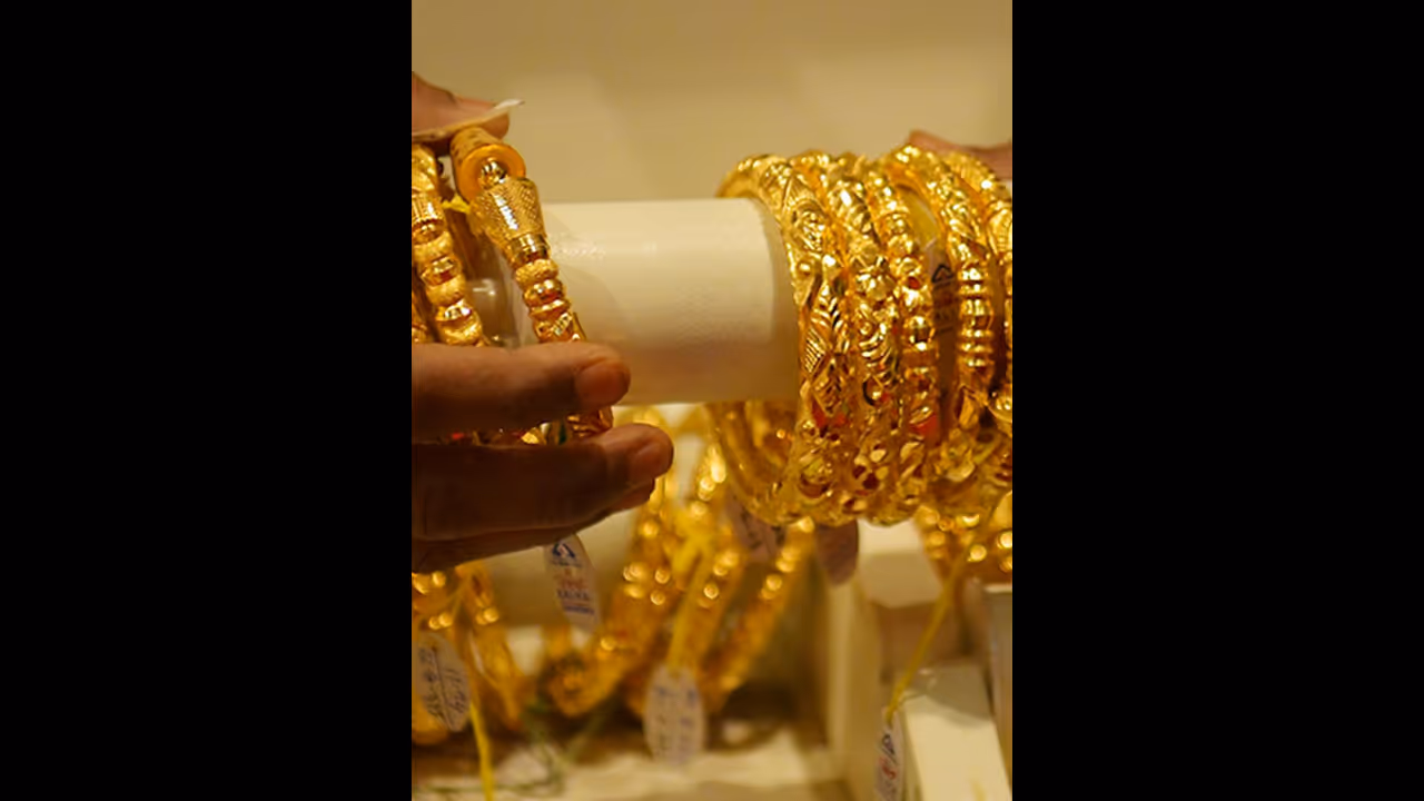 Gold Rate Today: പവന് 45,000 ത്തിന് താഴേക്ക്; സ്വർണ വിപണി തണുക്കുന്നു Gold Rate Today: പവന് 45,000 ത്തിന് താഴേക്ക്; സ്വർണ വിപണി തണുക്കുന്നു