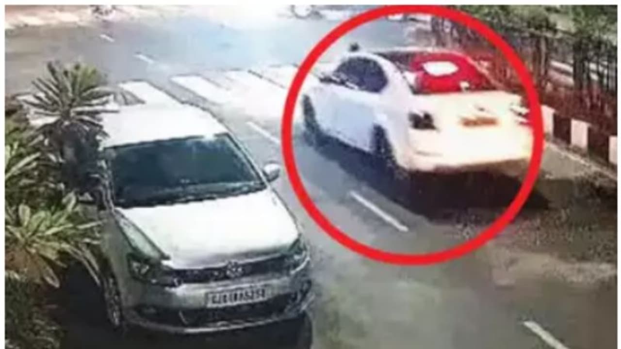 കൈകാണിച്ച പൊലീസുകാരനെ ഇടിച്ച് ബോണറ്റിലിട്ട് കാർ പാഞ്ഞു, പിന്നെ കുടഞ്ഞ് നിലത്തിടാനും ശ്രമം..! കൈകാണിച്ച പൊലീസുകാരനെ ഇടിച്ച് ബോണറ്റിലിട്ട് കാർ പാഞ്ഞു, പിന്നെ കുടഞ്ഞ് നിലത്തിടാനും ശ്രമം..!