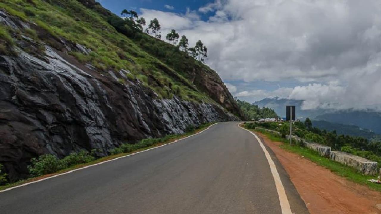 'ഇനിയൊരു ഉത്തരവ് ഉണ്ടാകുന്നതുവരെ രാത്രിയാത്ര നിരോധനം', ഗതാഗതം നിരോധിച്ചത് ഉടുമ്പൻചോല മുതൽ ചേരിയാർ വരെ 'ഇനിയൊരു ഉത്തരവ് ഉണ്ടാകുന്നതുവരെ രാത്രിയാത്ര നിരോധനം', ഗതാഗതം നിരോധിച്ചത് ഉടുമ്പൻചോല മുതൽ ചേരിയാർ വരെ