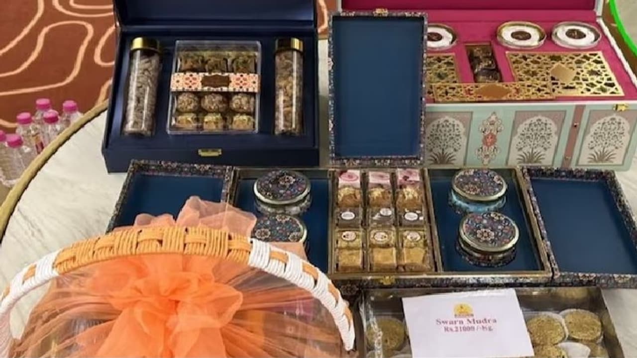 ये हैं देश की सबसे महंगी स्‍वीट्स, 1400 रुपये में खाइए एक पीस स्वर्ण मुद्रा मिठाई, 21,000 रुपये KG