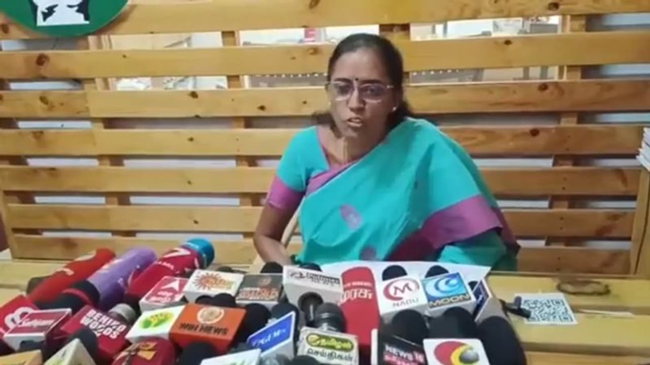 Jothimani: கோவை தொகுதியை அதிமுகவும், வேலுமணியும் அண்ணாமலைக்கு விட்டு கொடுத்துள்ளனர் ஜோதிமணி பரபரப்பு தகவல்