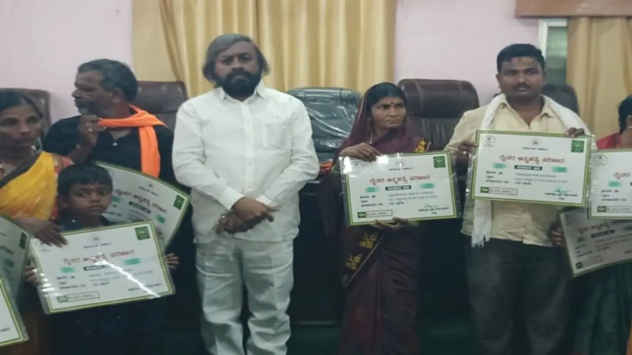 ಸಾಲಕ್ಕೆ ಹೆದರಿ ಆತ್ಮಹತ್ಯೆಗೆ ಶರಣಾಗಬೇಡಿ: ಸಚಿವ ಈಶ್ವರ ಖಂಡ್ರೆ ಸಾಲಕ್ಕೆ ಹೆದರಿ ಆತ್ಮಹತ್ಯೆಗೆ ಶರಣಾಗಬೇಡಿ: ಸಚಿವ ಈಶ್ವರ ಖಂಡ್ರೆ