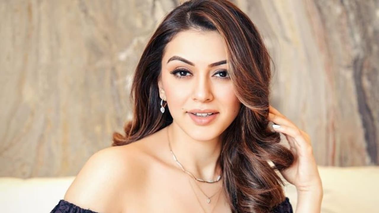 ఎన్టీఆర్, అల్లు అర్జున్, రామ్ చరణ్ లలో బెస్ట్ డాన్సర్ ఎవరో చెప్పిన హన్సిక... మొత్తానికి డేర్ చేసింది! ఎన్టీఆర్, అల్లు అర్జున్, రామ్ చరణ్ లలో బెస్ట్ డాన్సర్ ఎవరో చెప్పిన హన్సిక... మొత్తానికి డేర్ చేసింది!