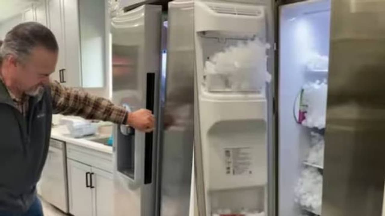 നാലുമാസത്തെ യാത്ര കഴിഞ്ഞ് വീട്ടിലെത്തി ഫ്രിഡ്ജ് തുറന്ന ദമ്പതികൾ ഞെട്ടി, കണ്ട കാഴ്ച! നാലുമാസത്തെ യാത്ര കഴിഞ്ഞ് വീട്ടിലെത്തി ഫ്രിഡ്ജ് തുറന്ന ദമ്പതികൾ ഞെട്ടി, കണ്ട കാഴ്ച!