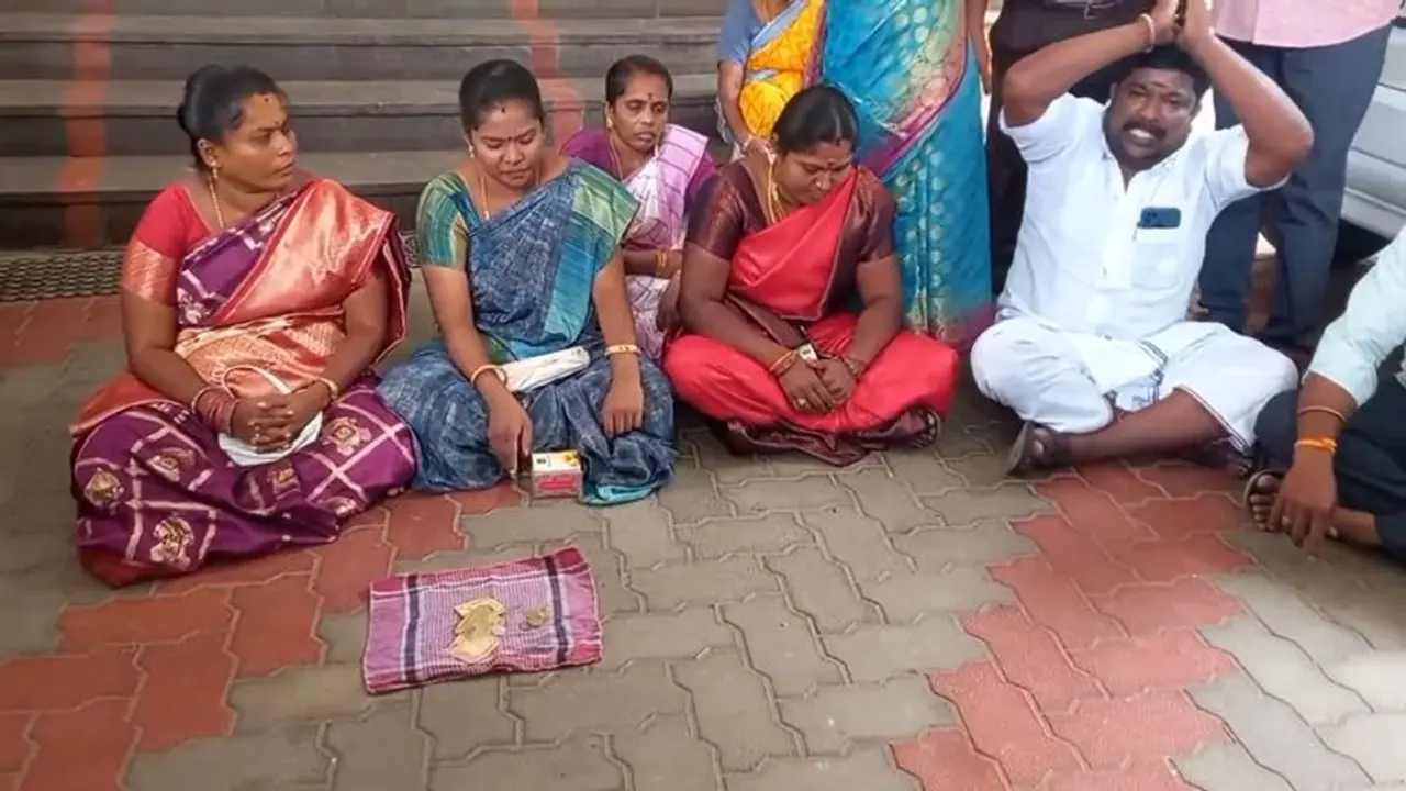 திட்டங்களை செயல்படுத்த நிதி இல்லை; பொதுமக்களிடம் பிச்சை எடுத்த கவுன்சிலர்கள் தேனியில் பரபரப்பு திட்டங்களை செயல்படுத்த நிதி இல்லை; பொதுமக்களிடம் பிச்சை எடுத்த கவுன்சிலர்கள் தேனியில் பரபரப்பு