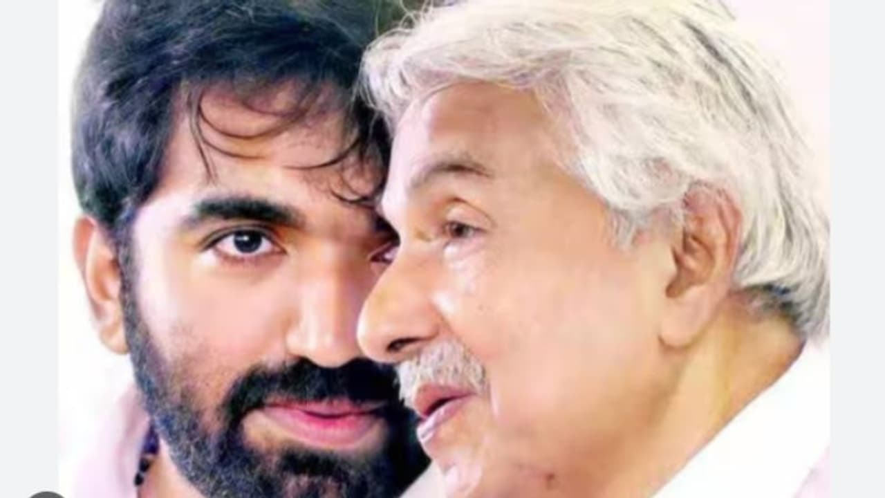 ഉമ്മൻ ചാണ്ടിയുടെ ബയോപിക് വന്നാൽ ആരൊക്കെ അഭിനയിക്കണം? ഉത്തരവുമായി ചാണ്ടി ഉമ്മൻ ഉമ്മൻ ചാണ്ടിയുടെ ബയോപിക് വന്നാൽ ആരൊക്കെ അഭിനയിക്കണം? ഉത്തരവുമായി ചാണ്ടി ഉമ്മൻ