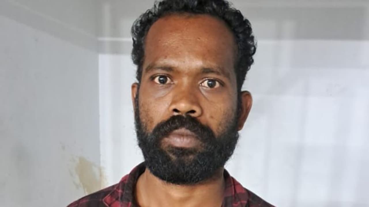 ഫോണിൽ പ്രായപൂർത്തിയാകാത്ത പെൺകുട്ടിയുമൊത്ത് നഗ്നചിത്രം, കണ്ടത് ഭാര്യ, പാലോട് സ്വദേശി പോക്സോ കേസിൽ അറസ്റ്റിൽ ഫോണിൽ പ്രായപൂർത്തിയാകാത്ത പെൺകുട്ടിയുമൊത്ത് നഗ്നചിത്രം, കണ്ടത് ഭാര്യ, പാലോട് സ്വദേശി പോക്സോ കേസിൽ അറസ്റ്റിൽ