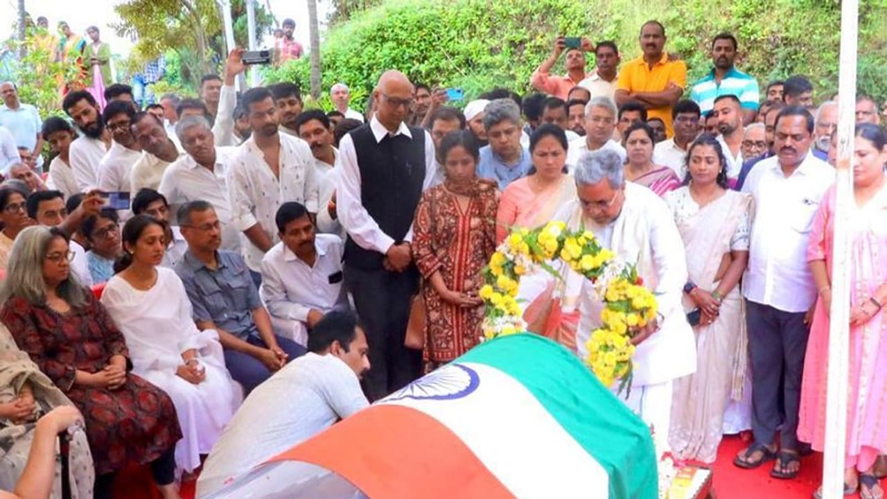 ಪಂಚಭೂತಗಳಲ್ಲಿ ಲೀನವಾದ ಮಾಜಿ ಸಚಿವ ಡಿ.ಬಿ.ಚಂದ್ರೇಗೌಡ: ಗಣ್ಯರಿಂದ ಅಂತಿಮ ನಮನ!