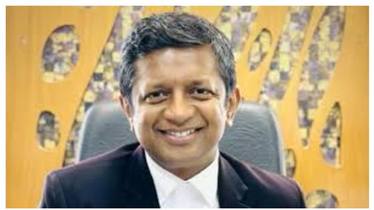 ജഡ്ജിമാരുടെ പേരിൽ കോഴ; അഡ്വ.സൈബി ജോസിനെതിരെ തെളിവില്ലെന്ന് റിപ്പോർട്ട് ജഡ്ജിമാരുടെ പേരിൽ കോഴ; അഡ്വ.സൈബി ജോസിനെതിരെ തെളിവില്ലെന്ന് റിപ്പോർട്ട്