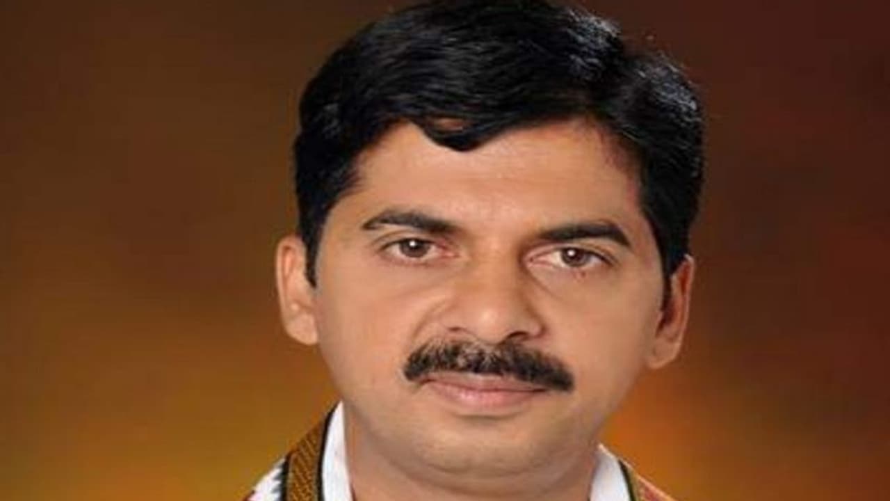 ಕಾಂಗ್ರೆಸ್ನ ಗ್ಯಾರಂಟಿಗಳನ್ನು ನಕಲು ಮಾಡುವ ಮೋದಿ: ಕೃಷ್ಣಮೂರ್ತಿ ಆಚಾರ್ಯ ಕಾಂಗ್ರೆಸ್ನ ಗ್ಯಾರಂಟಿಗಳನ್ನು ನಕಲು ಮಾಡುವ ಮೋದಿ: ಕೃಷ್ಣಮೂರ್ತಿ ಆಚಾರ್ಯ