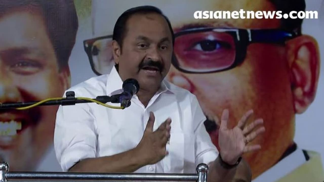 'പുരുഷ എസ്ഐയാണ് പെൺകുട്ടിയുടെ വസ്ത്രം വലിച്ചു കീറിയത്'; പൊലീസിന് എസ്എഫ്ഐയോട് മാത്രം വാത്സല്യമെന്ന് സതീശൻ 'പുരുഷ എസ്ഐയാണ് പെൺകുട്ടിയുടെ വസ്ത്രം വലിച്ചു കീറിയത്'; പൊലീസിന് എസ്എഫ്ഐയോട് മാത്രം വാത്സല്യമെന്ന് സതീശൻ