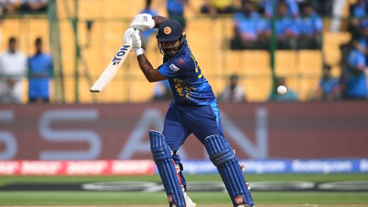 ലോകകപ്പിലെ അതിവേഗ ഫിഫ്റ്റിയുമായി കുശാല് പെരേര, കിവീസിനെതിരെ ലങ്ക തകരുന്നു; ചങ്കിടിച്ച് പാകിസ്ഥാന് ലോകകപ്പിലെ അതിവേഗ ഫിഫ്റ്റിയുമായി കുശാല് പെരേര, കിവീസിനെതിരെ ലങ്ക തകരുന്നു; ചങ്കിടിച്ച് പാകിസ്ഥാന്