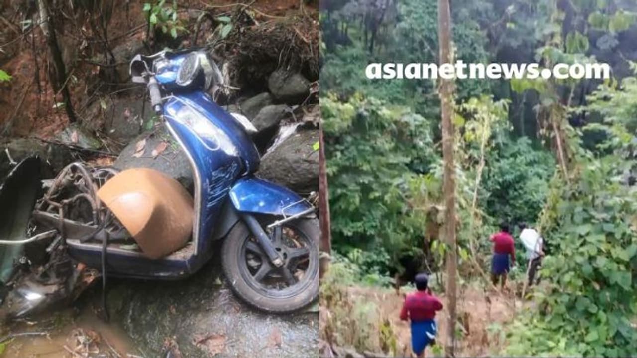 കോഴിക്കോട് മൂന്ന് പേർ സഞ്ചരിച്ച സ്കൂട്ടർ 50 അടി താഴ്ചയിലേക്ക് മറിഞ്ഞു; രണ്ട് വിദ്യാർത്ഥികൾ മരിച്ചു കോഴിക്കോട് മൂന്ന് പേർ സഞ്ചരിച്ച സ്കൂട്ടർ 50 അടി താഴ്ചയിലേക്ക് മറിഞ്ഞു; രണ്ട് വിദ്യാർത്ഥികൾ മരിച്ചു
