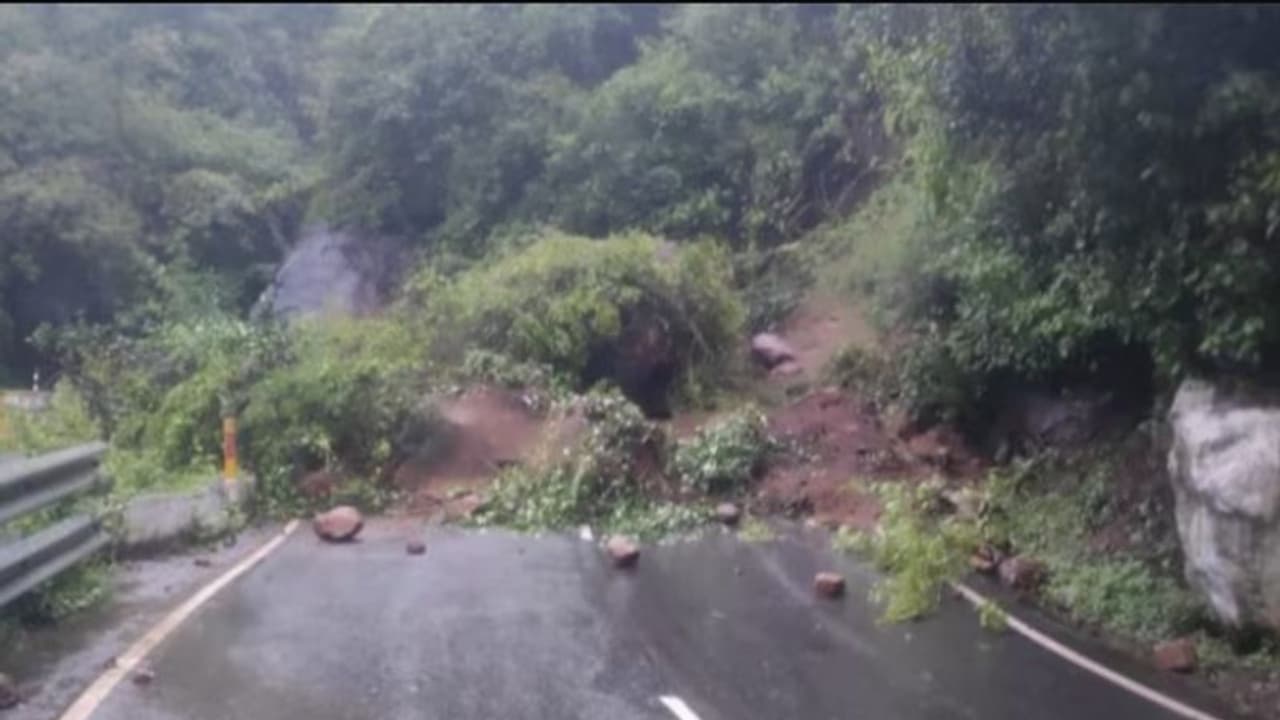 'മണ്ണിടിഞ്ഞ് ഗതാഗത തടസം, ട്രെയിനുകള്‍ റദ്ദാക്കി, സ്‌കൂളുകള്‍ക്ക് അവധി'; തമിഴ്‌നാട്ടില്‍ ശക്തമായ മഴ തുടരുന്നു