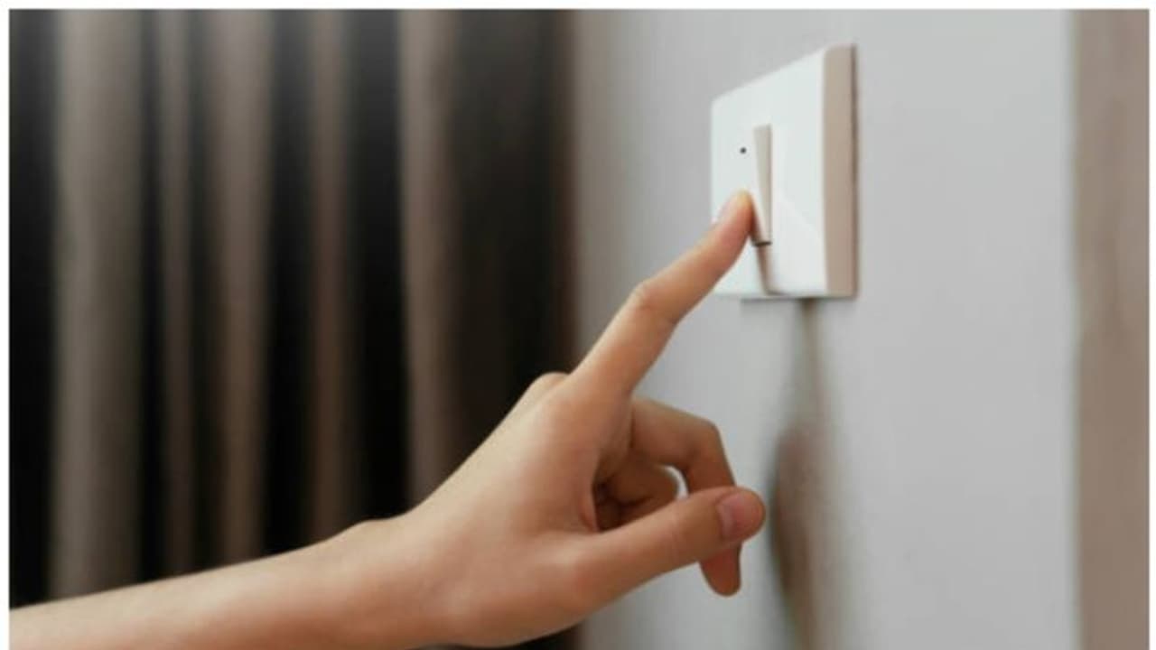 വീട്ടിലേക്ക് സ്വിച്ചുകൾ വാങ്ങുന്നതിന് മുമ്പ് ഇക്കാര്യങ്ങൾ കൂടി അറിഞ്ഞിരിക്കൂ വീട്ടിലേക്ക് സ്വിച്ചുകൾ വാങ്ങുന്നതിന് മുമ്പ് ഇക്കാര്യങ്ങൾ കൂടി അറിഞ്ഞിരിക്കൂ