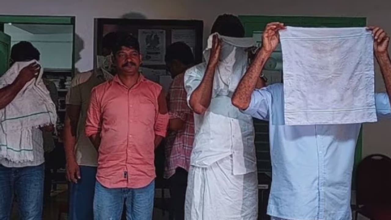 രഹസ്യവിവരം, പാഞ്ഞെത്തി വനംവകുപ്പ്; പിടികൂടിയത് 120 കിലോ ചന്ദനത്തടി, 'മറയൂര്‍ ചന്ദനവും'