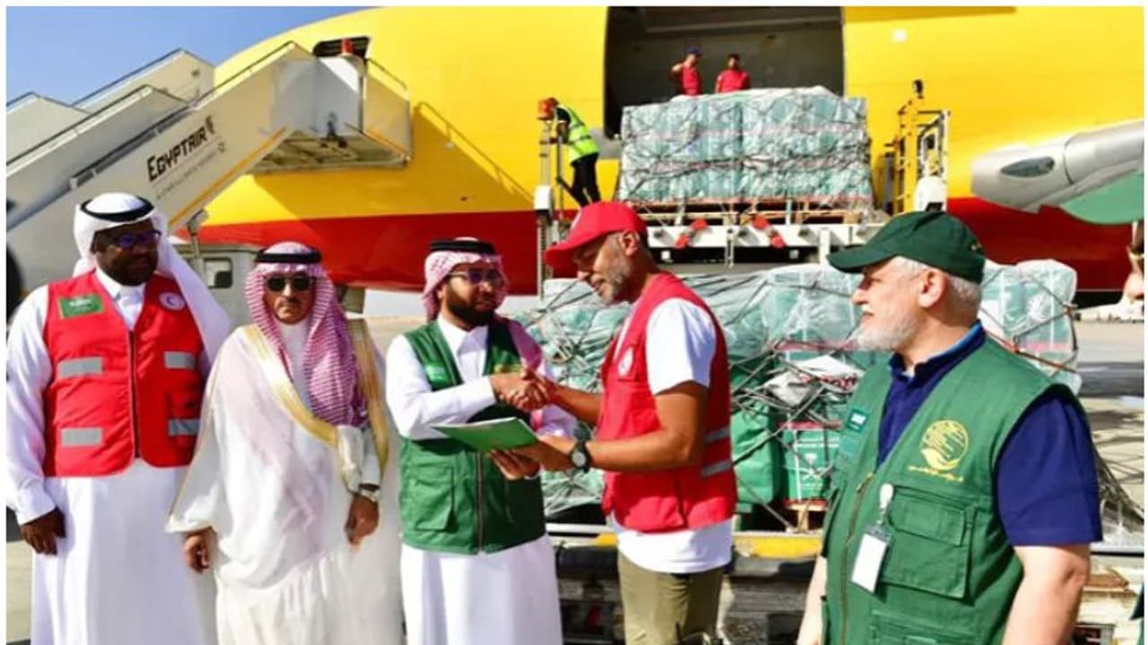 ഗാസയ്ക്ക് സഹായവുമായി സൗദിയുടെ ആദ്യ ദുരിതാശ്വാസ വിമാനം പുറപ്പെട്ടു ഗാസയ്ക്ക് സഹായവുമായി സൗദിയുടെ ആദ്യ ദുരിതാശ്വാസ വിമാനം പുറപ്പെട്ടു