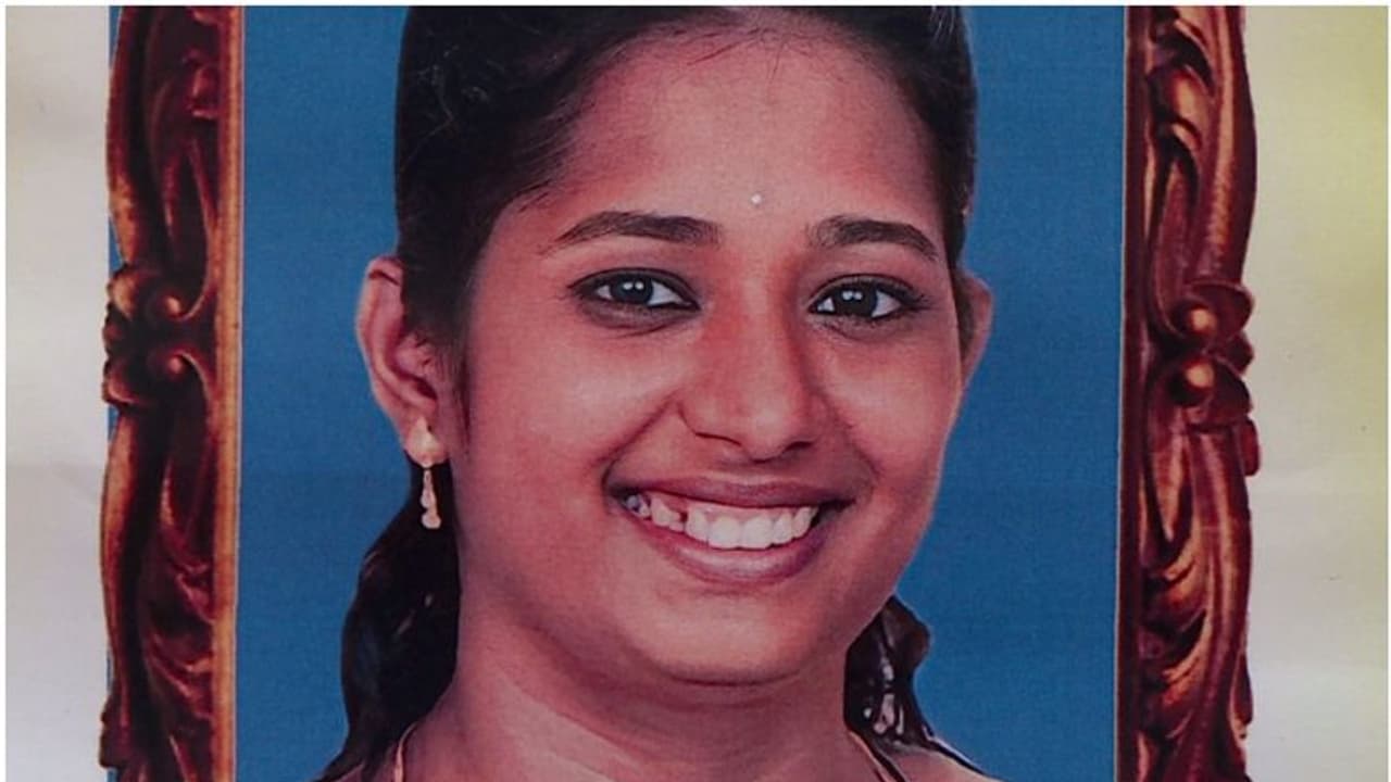 ഭർതൃഗൃഹത്തിൽ 24 കാരി തൂങ്ങിമരിച്ച സംഭവം, ദുരൂഹത ആരോപിച്ച് ബന്ധുക്കൾ; പൊലീസ് അന്വേഷണം തുടങ്ങി