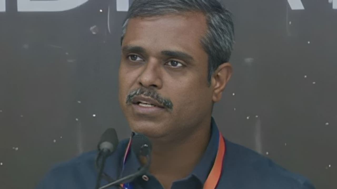 ತಾವು ಕಲಿತ ವಿದ್ಯಾಸಂಸ್ಥೆಗೆ ತಲಾ 25 ಲಕ್ಷ ರೂ ದಾನ ಮಾಡಿದ ಚಂದ್ರಯಾನ 3 ವಿಜ್ಞಾನಿಗಳು! ತಾವು ಕಲಿತ ವಿದ್ಯಾಸಂಸ್ಥೆಗೆ ತಲಾ 25 ಲಕ್ಷ ರೂ ದಾನ ಮಾಡಿದ ಚಂದ್ರಯಾನ 3 ವಿಜ್ಞಾನಿಗಳು!