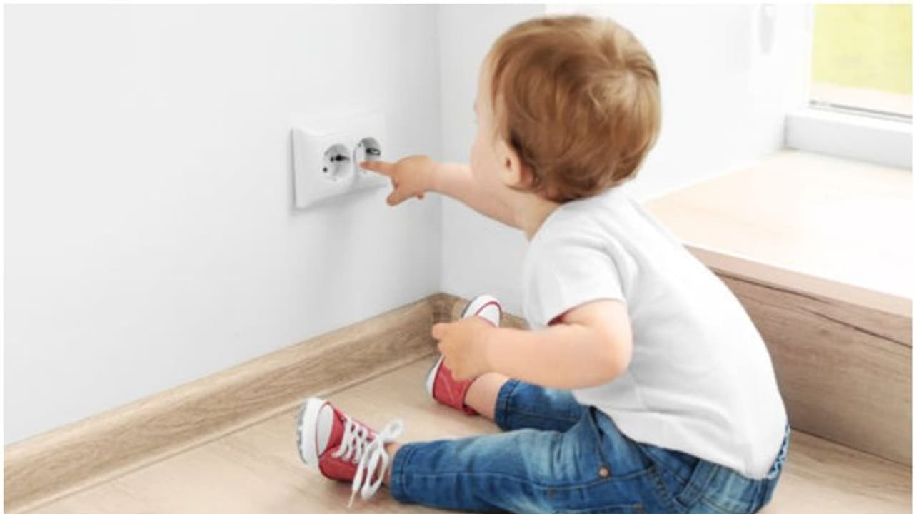 സുരക്ഷ ഉറപ്പാക്കാം; ഷോക്ക് അടിക്കാതിരിക്കാന് ശ്രദ്ധിക്കേണ്ട കാര്യങ്ങള്... സുരക്ഷ ഉറപ്പാക്കാം; ഷോക്ക് അടിക്കാതിരിക്കാന് ശ്രദ്ധിക്കേണ്ട കാര്യങ്ങള്...