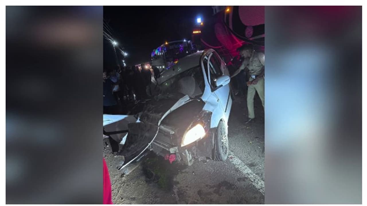 ഗുരുവായൂർ ക്ഷേത്ര ദർശനത്തിന് പോയ കുടുംബം അപകടത്തിൽപെട്ടു; നാലു പേരുടെ നില ഗുരുതരം, 7പേർക്ക് പരിക്ക് ഗുരുവായൂർ ക്ഷേത്ര ദർശനത്തിന് പോയ കുടുംബം അപകടത്തിൽപെട്ടു; നാലു പേരുടെ നില ഗുരുതരം, 7പേർക്ക് പരിക്ക്