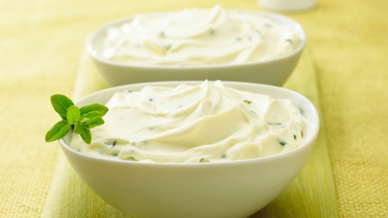 ദിവസവും ഉച്ചയ്ക്ക് തൈര് കഴിക്കൂ; അറിയാം ഈ ഗുണങ്ങള്... ദിവസവും ഉച്ചയ്ക്ക് തൈര് കഴിക്കൂ; അറിയാം ഈ ഗുണങ്ങള്...