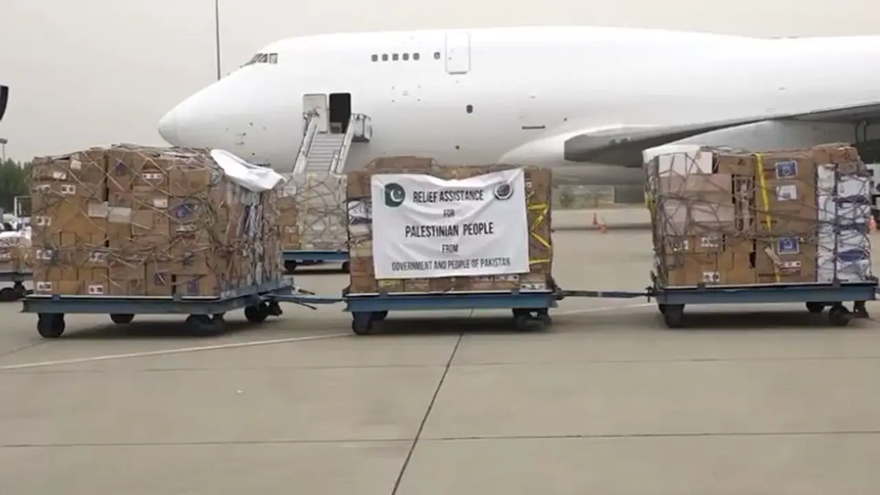 Cash strapped Pakistan roasted for sending 100 tonnes of relief aid to war struck Gaza (WATCH) Cash strapped Pakistan roasted for sending 100 tonnes of relief aid to war struck Gaza (WATCH)