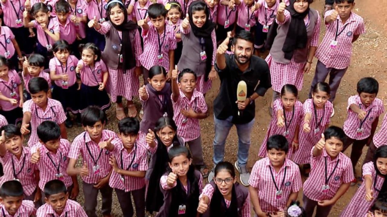 ഒന്നല്ല രണ്ടല്ല 30 ഇരട്ടകൾ ഒരു സ്കൂളിൽ; കുട്ടിക്കുറുമ്പരെ തിരിച്ചറിയാൻ ടീച്ചർമാരുടെ കയ്യിലൊരു ട്രിക്കുണ്ട്... ഒന്നല്ല രണ്ടല്ല 30 ഇരട്ടകൾ ഒരു സ്കൂളിൽ; കുട്ടിക്കുറുമ്പരെ തിരിച്ചറിയാൻ ടീച്ചർമാരുടെ കയ്യിലൊരു ട്രിക്കുണ്ട്...