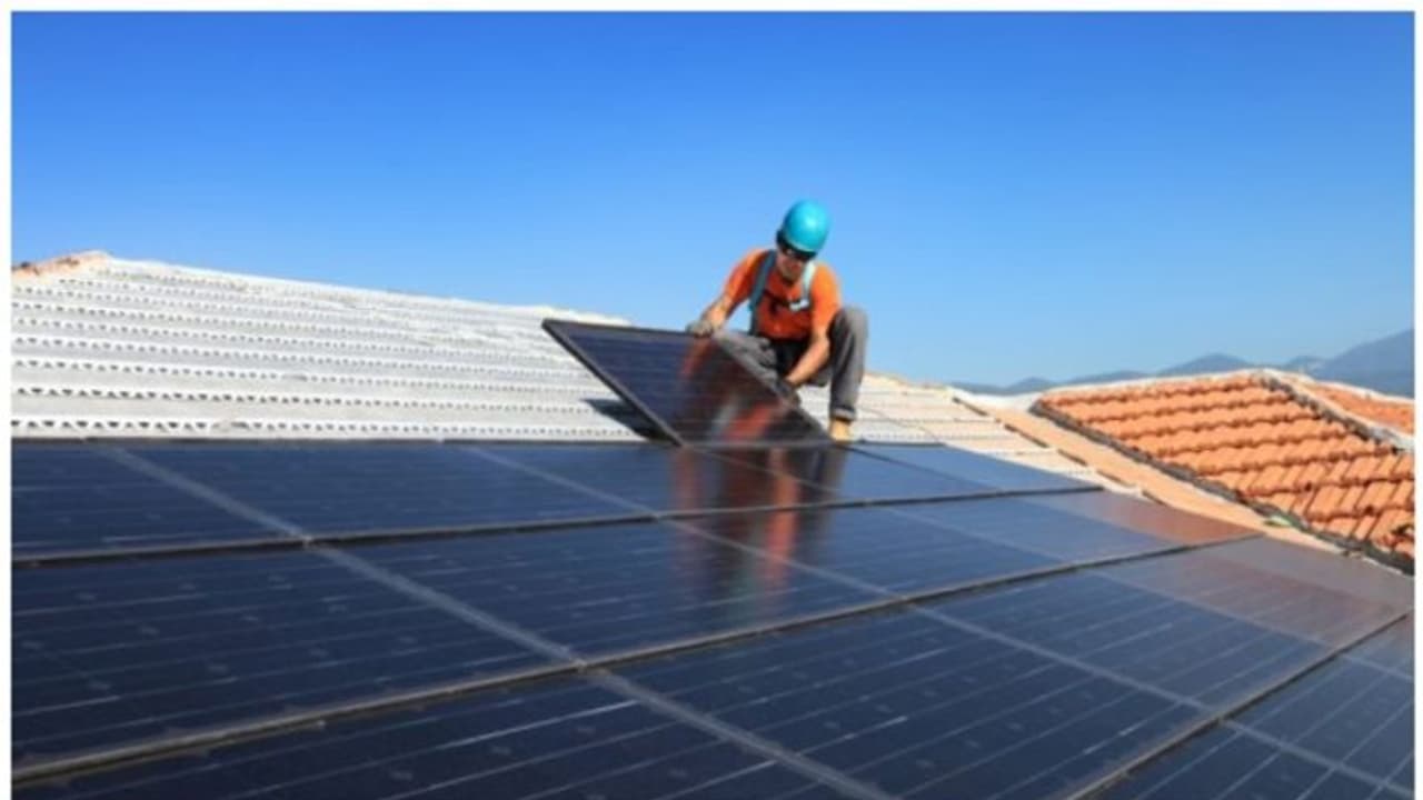 സാധാരണക്കാർക്കും താങ്ങാവുന്ന വിലയിൽ സോളാർ റൂഫിങ് ; അറിയേണ്ടതെല്ലാം സാധാരണക്കാർക്കും താങ്ങാവുന്ന വിലയിൽ സോളാർ റൂഫിങ് ; അറിയേണ്ടതെല്ലാം