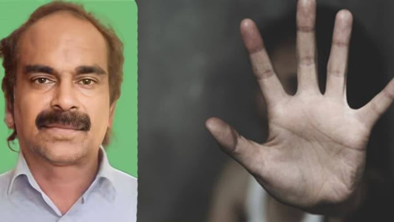 மேடம் எங்களுக்கு ஓயாமல் பாலியல் டார்ச்சர் கொடுக்குறாரு.. கதறிய அரசு பள்ளி மாணவிகள்.. ஆக்ஷனில் இறங்கிய போலீஸ்! மேடம் எங்களுக்கு ஓயாமல் பாலியல் டார்ச்சர் கொடுக்குறாரு.. கதறிய அரசு பள்ளி மாணவிகள்.. ஆக்ஷனில் இறங்கிய போலீஸ்!