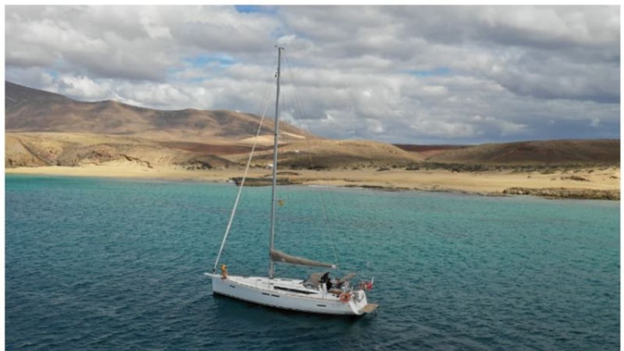 45 മിനിറ്റ് നീണ്ട കൊലയാളി തിമിംഗലങ്ങളുടെ ആക്രമണം; യാച്ചിലെ സഞ്ചാരികള്‍ അത്ഭുതകരമായി രക്ഷപ്പെട്ടു ! 