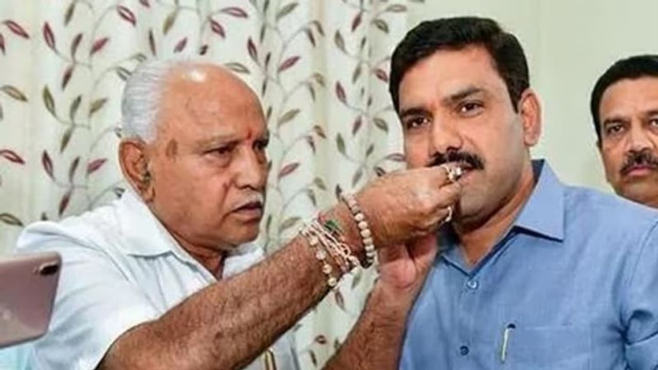 கர்நாடகா புதிய பாஜக தலைவர்: எடியூரப்பாவின் மகன் விஜயேந்திரா நியமனம்!