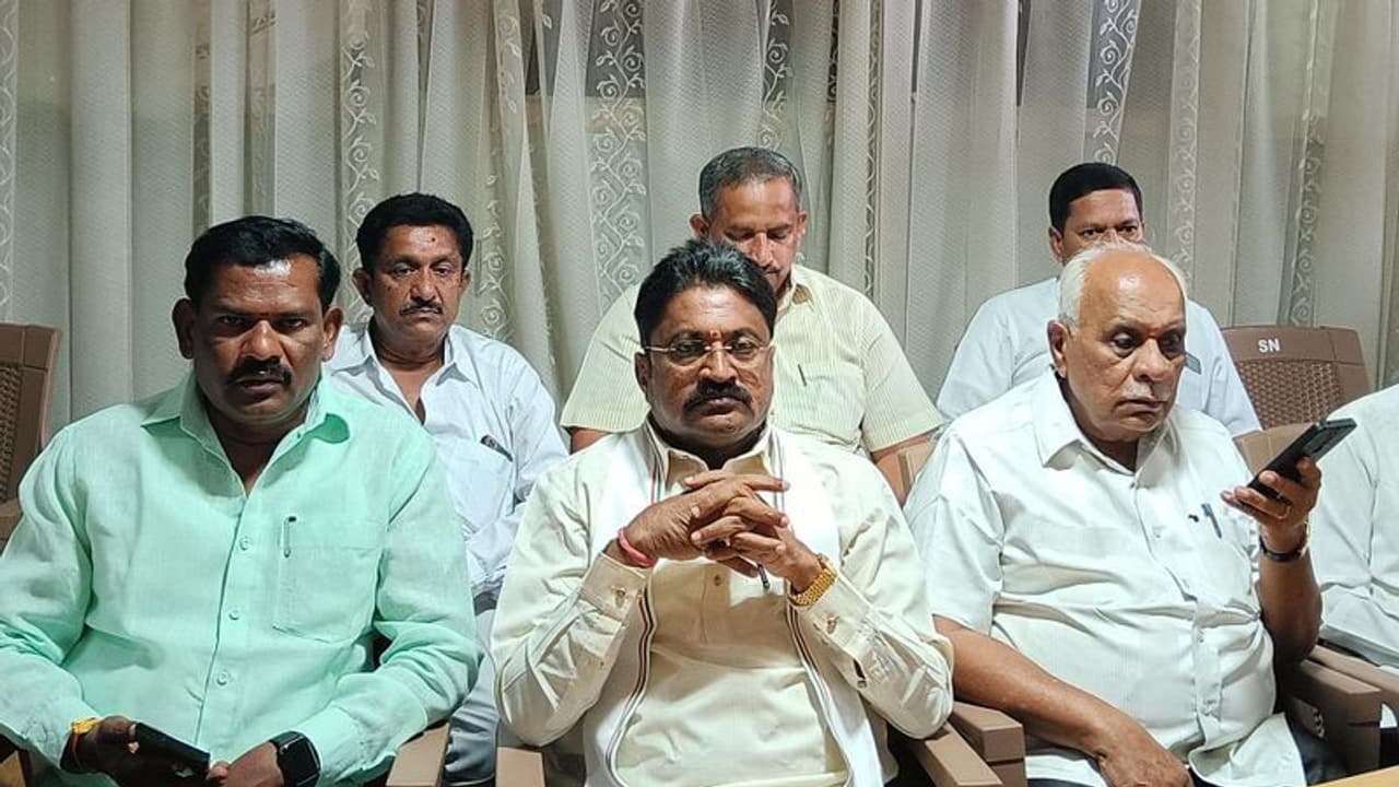 ‘ಯರಗೋಳ್’ ಯೋಜನೆ ಫಲ ಕಾಂಗ್ರೆಸ್ಗೇ ಸಲ್ಲಬೇಕು: ಶಾಸಕ ಎಸ್.ಎನ್.ನಾರಾಯಣಸ್ವಾಮಿ ‘ಯರಗೋಳ್’ ಯೋಜನೆ ಫಲ ಕಾಂಗ್ರೆಸ್ಗೇ ಸಲ್ಲಬೇಕು: ಶಾಸಕ ಎಸ್.ಎನ್.ನಾರಾಯಣಸ್ವಾಮಿ