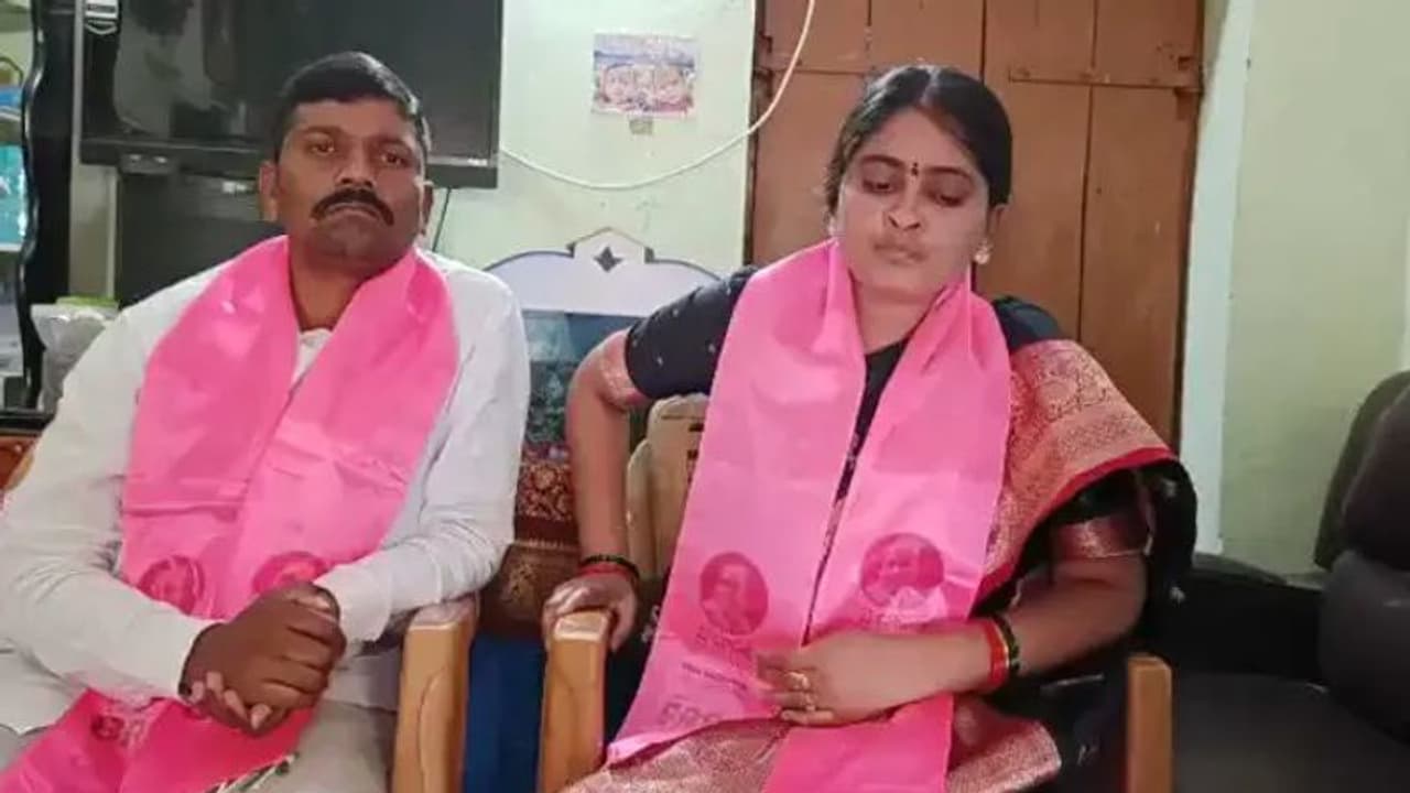 స్టేషన్ ఘన్‌పూర్‌లో ట్విస్ట్ .. నామినేషన్ దాఖలు చేసిన సర్పంచ్ నవ్య , అభ్యర్ధుల్లో టెన్షన్