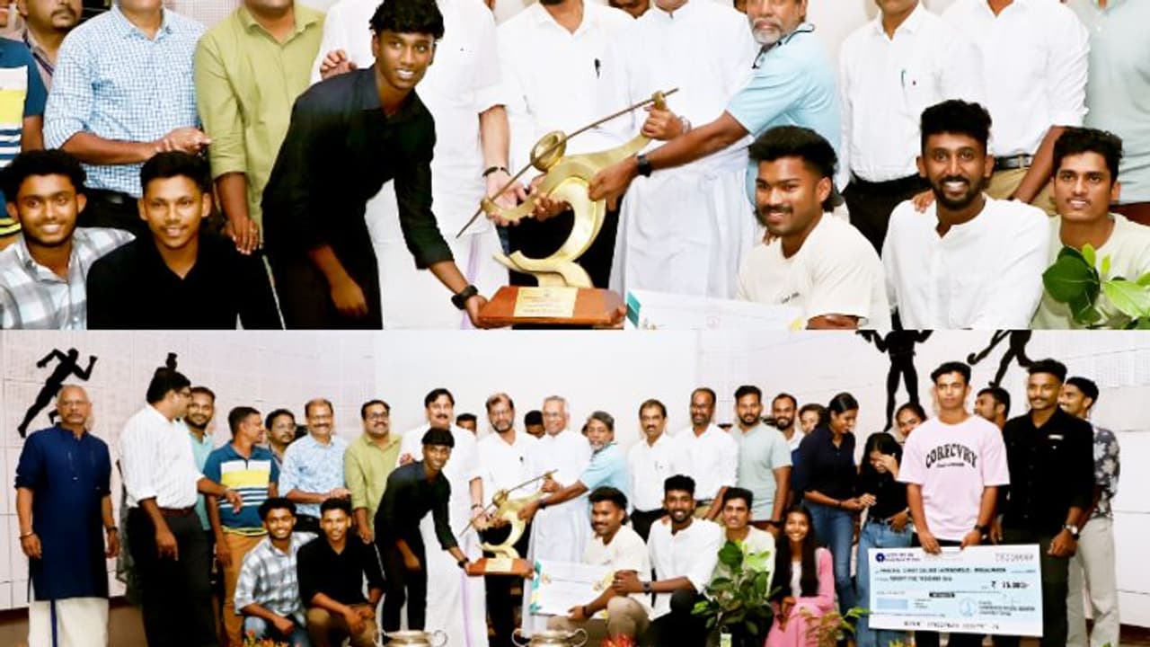കായികതാരങ്ങള്ക്ക് 25 ലക്ഷം രൂപയുടെ അവാര്ഡുകള് നല്കി കാലിക്കറ്റ് സർവകലാശാല കായികതാരങ്ങള്ക്ക് 25 ലക്ഷം രൂപയുടെ അവാര്ഡുകള് നല്കി കാലിക്കറ്റ് സർവകലാശാല
