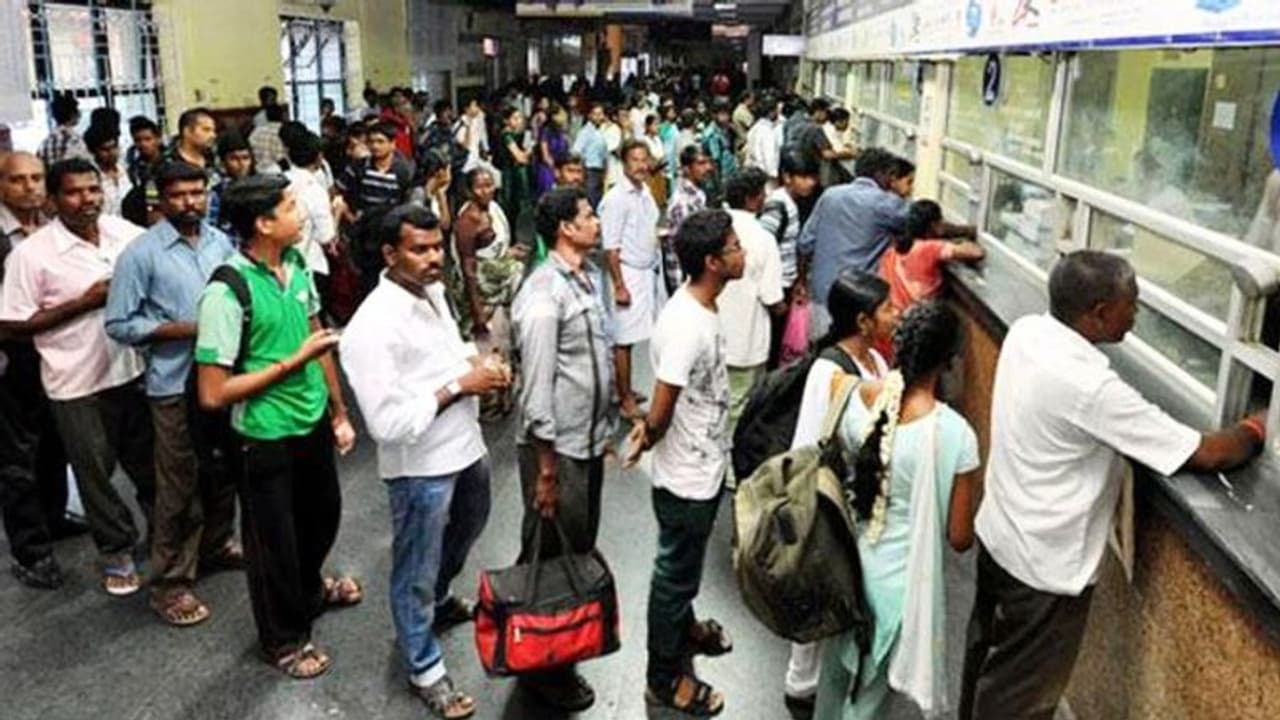 வெயிட்டிங் லிஸ்ட்டில் உள்ள ரயில் டிக்கெட் இருக்கா.. இனி இப்படி பயணிக்கலாம்.. முழு விபரம் இதோ !! வெயிட்டிங் லிஸ்ட்டில் உள்ள ரயில் டிக்கெட் இருக்கா.. இனி இப்படி பயணிக்கலாம்.. முழு விபரம் இதோ !!