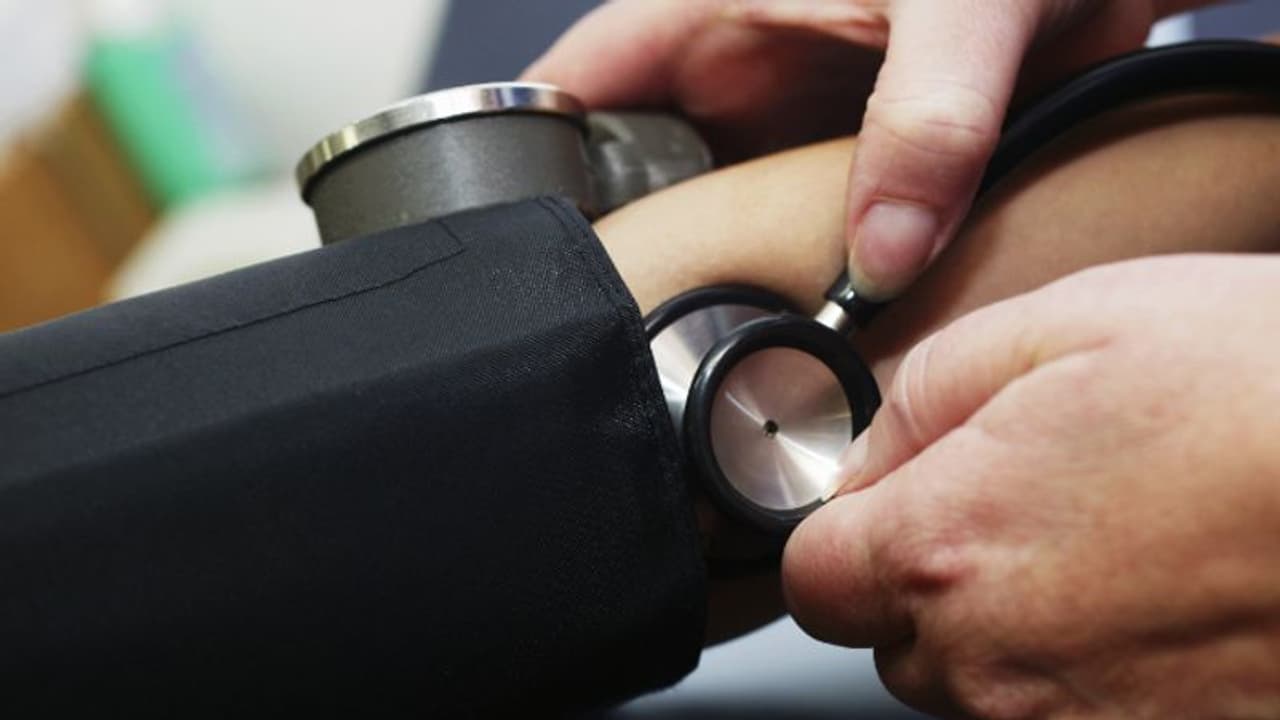 Fact Check: 'ഹൈപ്പര്ടെന്ഷനെ കുറിച്ച് ഇനി ടെന്ഷന് വേണ്ട, അത്ഭുത മരുന്നുമായി എയിംസ്' എന്ന് ലേഖനം! വസ്തുത Fact Check: 'ഹൈപ്പര്ടെന്ഷനെ കുറിച്ച് ഇനി ടെന്ഷന് വേണ്ട, അത്ഭുത മരുന്നുമായി എയിംസ്' എന്ന് ലേഖനം! വസ്തുത