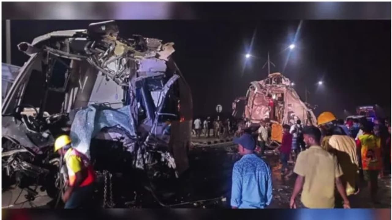 ബസുകള്‍ കൂട്ടിയിടിച്ച് അപകടം; ദീപാവലി അവധിക്ക് നാട്ടിലേക്ക് പോയവർക്ക് ദാരുണാന്ത്യം, 5 മരണം