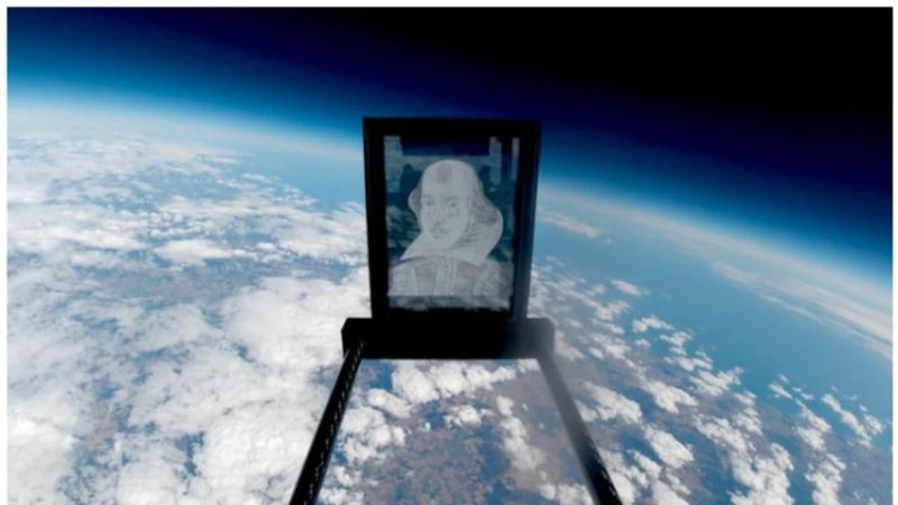 ബഹിരാകാശത്ത് ഷേക്സ്പീരിയൻ വസന്തം; ഫസ്റ്റ് ഫോളിയോയുടെ 400 ാം വാർഷികത്തിൽ ഷേക്സ്പിയര് ഛായാചിത്രം ബഹിരാകാശത്ത്! ബഹിരാകാശത്ത് ഷേക്സ്പീരിയൻ വസന്തം; ഫസ്റ്റ് ഫോളിയോയുടെ 400 ാം വാർഷികത്തിൽ ഷേക്സ്പിയര് ഛായാചിത്രം ബഹിരാകാശത്ത്!