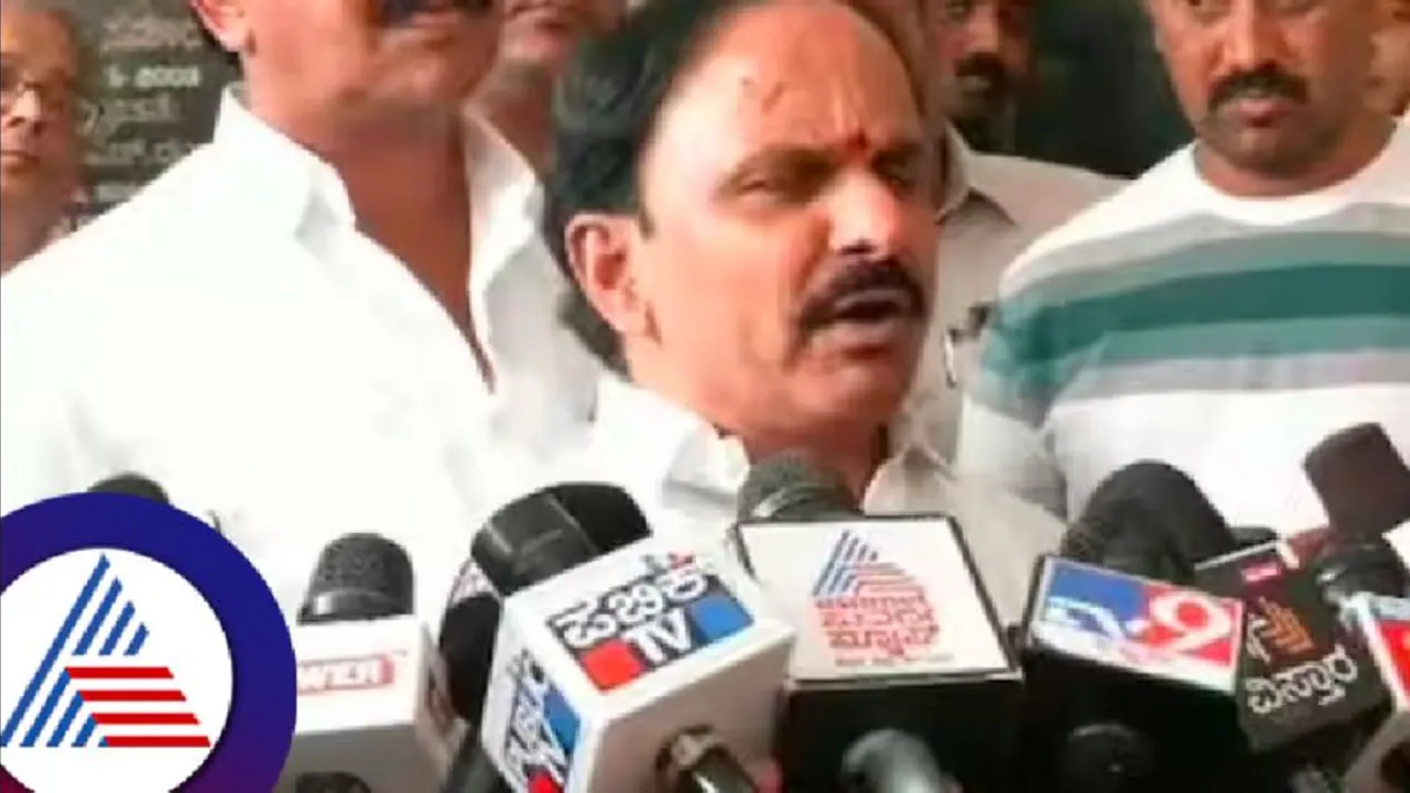 'ಹೊಸ ಬಾಟಲಿಯಲ್ಲಿ ಹಳೇ ವೈನ್ ನೋ ರಿಯಾಕ್ಷನ್'; ಬಿವೈ ವಿಜಯೇಂದ್ರ ನೇಮಕ ಬಗ್ಗೆ ಸಚಿವ ಸುಧಾಕರ್ ವ್ಯಂಗ್ಯ 'ಹೊಸ ಬಾಟಲಿಯಲ್ಲಿ ಹಳೇ ವೈನ್ ನೋ ರಿಯಾಕ್ಷನ್'; ಬಿವೈ ವಿಜಯೇಂದ್ರ ನೇಮಕ ಬಗ್ಗೆ ಸಚಿವ ಸುಧಾಕರ್ ವ್ಯಂಗ್ಯ