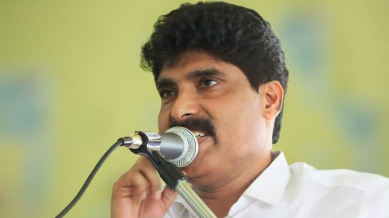 കുട്ടനാട്ടിലെ പ്രസാദിന്റെ ആത്മഹത്യ; 'അന്നമൂട്ടുന്ന കർഷകന് സര്ക്കാർ നല്കുന്നത് കൊലക്കയര്': ടി സിദ്ദീഖ് കുട്ടനാട്ടിലെ പ്രസാദിന്റെ ആത്മഹത്യ; 'അന്നമൂട്ടുന്ന കർഷകന് സര്ക്കാർ നല്കുന്നത് കൊലക്കയര്': ടി സിദ്ദീഖ്